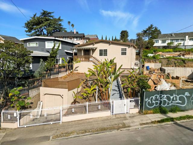 2523 23rd Avenue, Oakland CA: https://media.crmls.org/mediaz/12dc95a8-ec3d-455a-b5a7-956333c67cf6.jpg