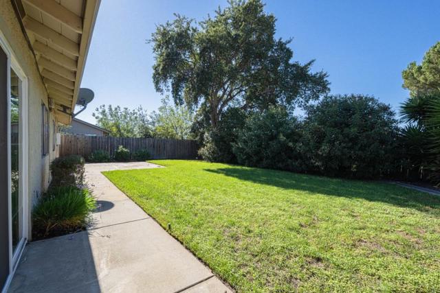 720 Clearview Drive, Hollister CA: https://media.crmls.org/mediaz/12de776e-b480-408b-8813-884098f17cbe.jpg