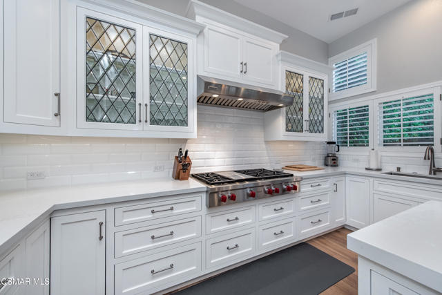 48 Golden Glen Drive, Simi Valley CA: https://media.crmls.org/mediaz/12de7a88-facf-46e9-b766-010be3258777.jpg