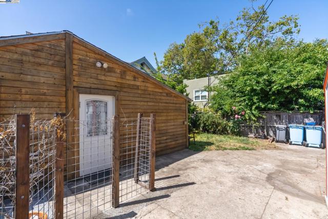 1706 Fairview St, Berkeley CA: https://media.crmls.org/mediaz/12ded4db-9a8a-4fc5-b53e-ba4036e6c7b9.jpg