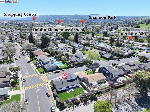 8794 Wicklow Ln, Dublin CA: https://media.crmls.org/mediaz/12dedb84-de03-45b6-8c27-2e7c2b87a681.jpg