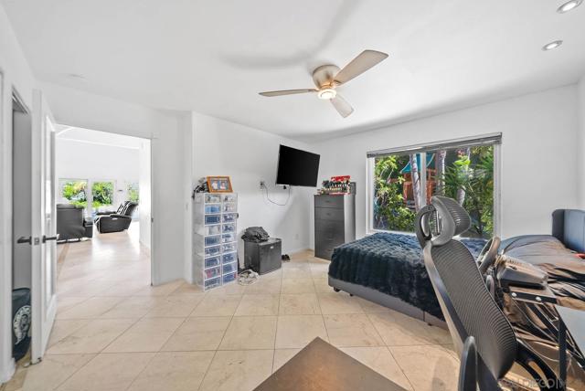 2492 Royal Saint James Dr, El Cajon CA: https://media.crmls.org/mediaz/12df4df1-6a01-4cd1-b91d-4e6fcae46526.jpg