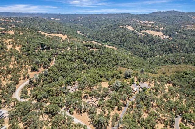 3748 Baldwin Drive, Placerville CA: https://media.crmls.org/mediaz/12df57cc-c09a-4b6b-936b-12f4dd404d29.jpg