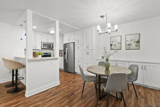 10325 Caminito Cuervo, San Diego CA: https://media.crmls.org/mediaz/12df5980-be77-4b87-bab9-d10e28330033.jpg