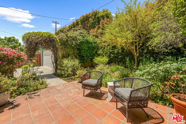 10815 Rochester Avenue, Los Angeles CA: https://media.crmls.org/mediaz/12e06cf6-bb4f-40f6-bd1d-eb964100682a.jpg