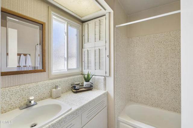 Detail Gallery Image 10 of 16 For 310 Harte Ave, Ventura,  CA 93003 - 3 Beds | 2 Baths