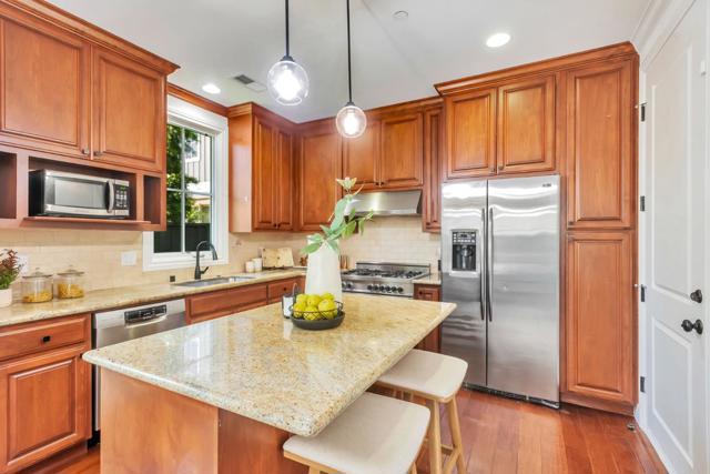 1601 Kentfield Avenue, Redwood City CA: https://media.crmls.org/mediaz/12e08220-f256-435b-80c3-0042b65168c9.jpg
