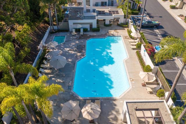 6338 Caminito Del Pastel, San Diego CA: https://media.crmls.org/mediaz/12e0e2aa-215a-4e6b-8a65-78038b06ddb0.jpg
