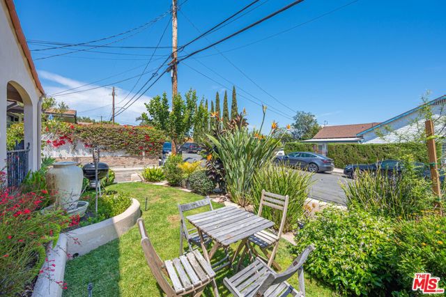 1915 Apex Avenue, Los Angeles CA: https://media.crmls.org/mediaz/12e1acca-1ad6-4db4-b9fe-618f78ab0f69.jpg
