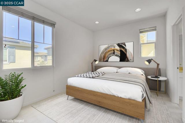 330 Pacifica Dr, Brentwood CA: https://media.crmls.org/mediaz/12e1b568-d48b-4af9-af2e-9f8e3f785b25.jpg