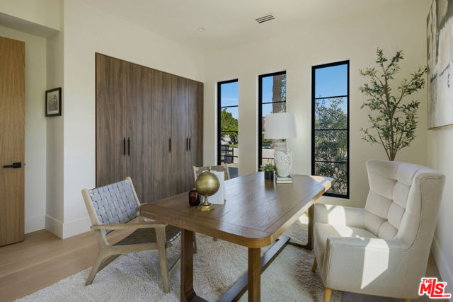 4029 East Boulevard, Los Angeles CA: https://media.crmls.org/mediaz/12e208fe-2226-4ac2-92e8-2d5de286120f.jpg