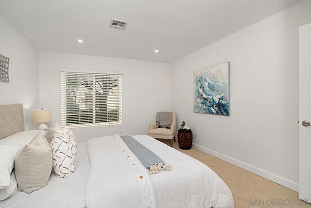 13327 Caminito Ciera, San Diego CA: https://media.crmls.org/mediaz/12e31333-fdca-4586-840c-f26593fa8f67.jpg