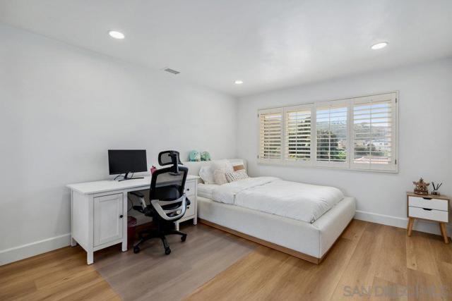 7645 Caminito Coromandel, La Jolla CA: https://media.crmls.org/mediaz/12e318d2-1391-4e43-af9f-3bf6a7309965.jpg