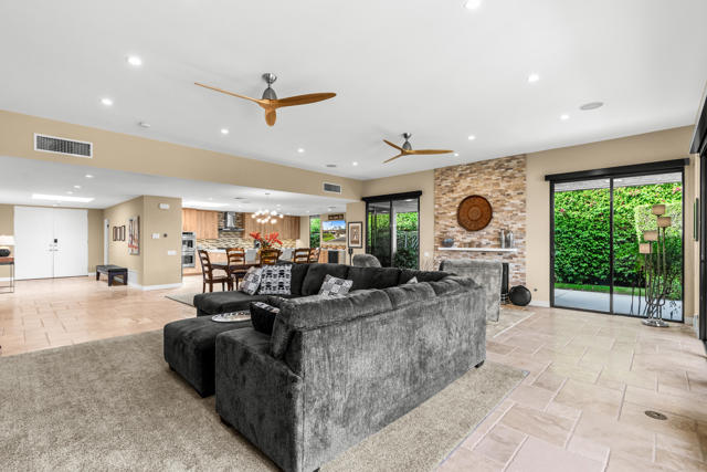 132 Columbia Drive, Rancho Mirage CA: https://media.crmls.org/mediaz/12e387e1-c311-46f5-b48b-fe6f86f533b9.jpg