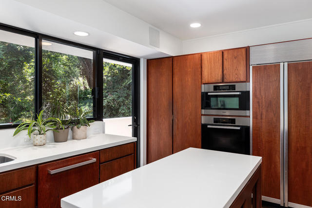 1055 Sherwood Road, San Marino CA: https://media.crmls.org/mediaz/12e3db6a-16de-4c6d-8b9c-565f9528c133.jpg