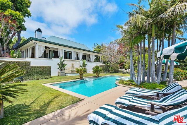 26799 Pacific Coast Highway, Malibu CA: https://media.crmls.org/mediaz/12e4f124-e6f7-4dd0-813b-a5457931d106.jpg