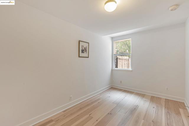 2033 Clement St, San Francisco CA: https://media.crmls.org/mediaz/12e4fc27-fd68-4117-a0da-71dddd2278fc.jpg