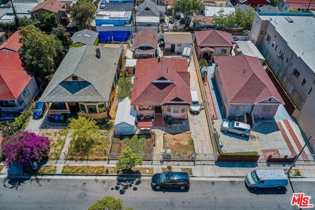 956 E 24th Street, Los Angeles CA: https://media.crmls.org/mediaz/12e584ba-97cf-459b-b6d0-8098bbb7f885.jpg