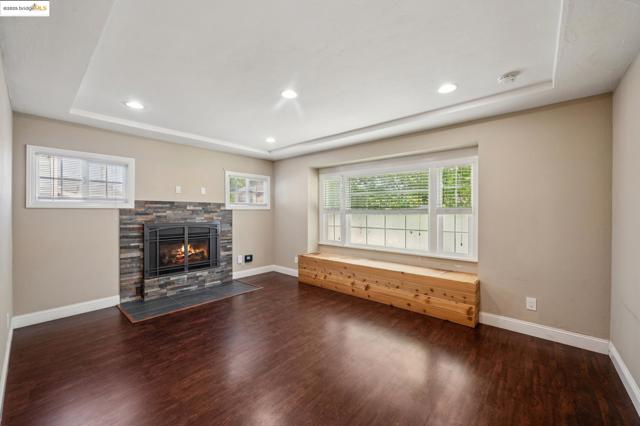 Image 9 of 60 For 1063 32nd St