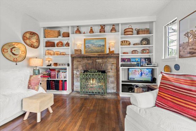 989 Madison Street, Monterey CA: https://media.crmls.org/mediaz/12e5abea-e11b-47ad-a3bc-7946c034ce88.jpg