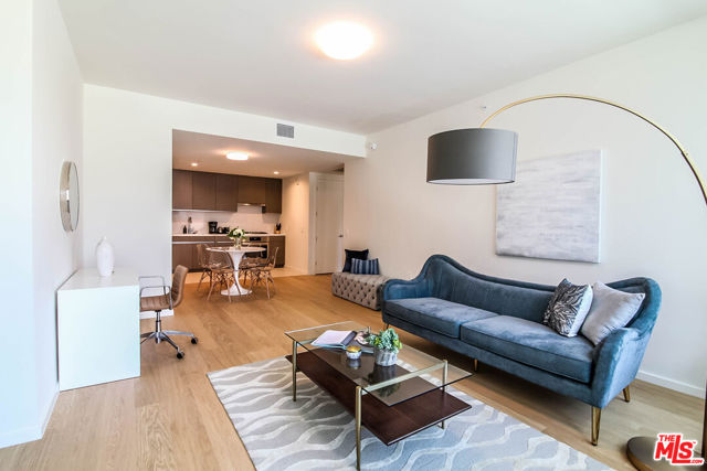 889 FRANCISCO Street, Los Angeles CA: https://media.crmls.org/mediaz/12e5acfa-57a7-4363-b93e-d19a23d35098.jpg