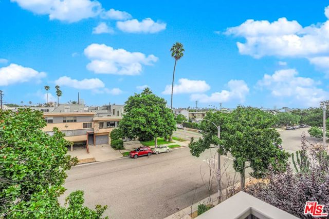 1254 9th Street, Santa Monica CA: https://media.crmls.org/mediaz/12e62067-6ecc-4d4e-848e-c162e1ccc9af.jpg