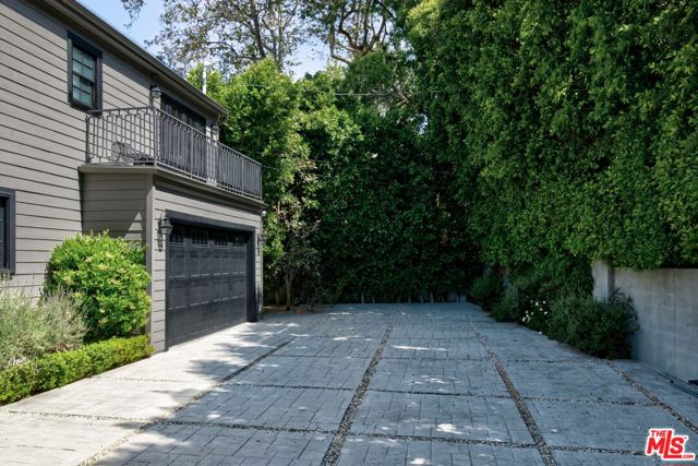 1857 Benedict Canyon Drive, Beverly Hills CA: https://media.crmls.org/mediaz/12e64767-b76e-41c8-b616-2aefd3d97c2e.jpg