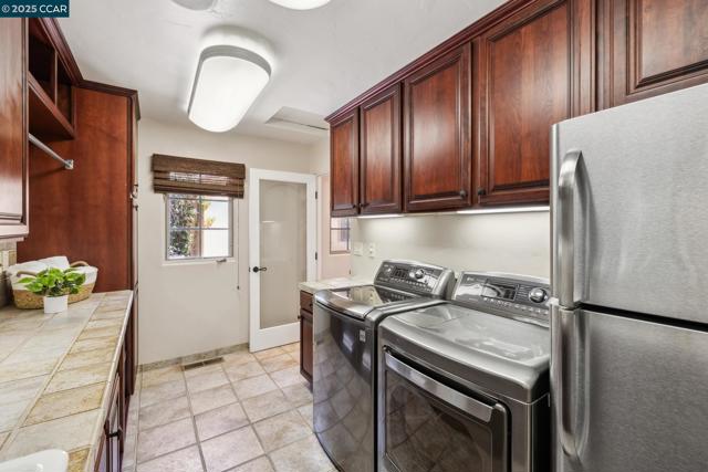 3711 Northgate Woods Court, Walnut Creek CA: https://media.crmls.org/mediaz/12e74035-b177-4a09-a35f-eb77ddf9b6bc.jpg
