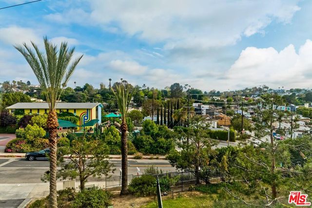 2753 Waverly Drive, Los Angeles CA: https://media.crmls.org/mediaz/12e7a661-6439-4514-a0ef-fec7efb93bf8.jpg