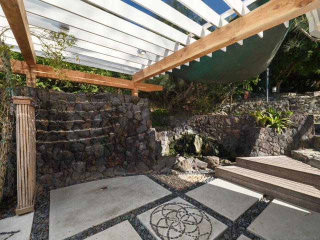 327 Pine Needles Dr, Del Mar CA: https://media.crmls.org/mediaz/12e7b3a4-d4e3-4325-851d-6936f57e6e65.jpg