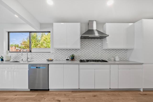 691 Dunholme Way, Sunnyvale CA: https://media.crmls.org/mediaz/12e7e29b-e77b-462e-a9e9-8d450ac0123f.jpg