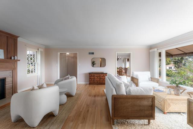 6018 Folsom Drive, La Jolla CA: https://media.crmls.org/mediaz/12e92b2f-3e99-42b6-8925-a2e10c68a6c3.jpg