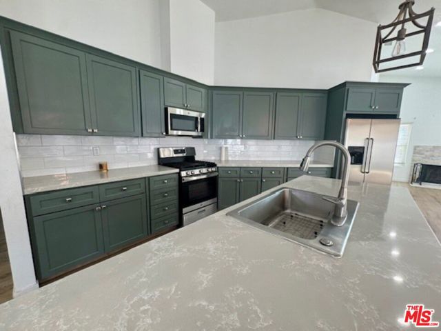 4026 Kona Court, Palmdale CA: https://media.crmls.org/mediaz/12e96adb-86ad-44d9-bba9-6b7c55cf7ab0.jpg