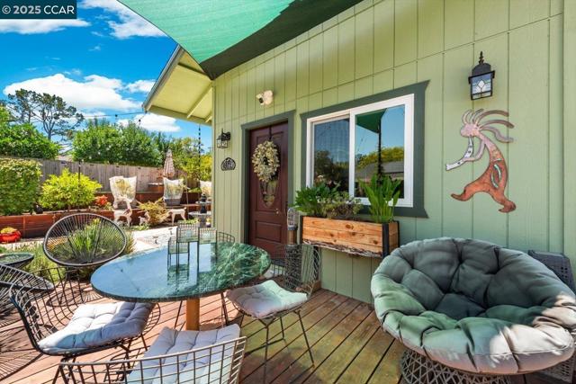 3121 Del Oceano Dr, Lafayette CA: https://media.crmls.org/mediaz/12e96d2d-1075-4652-a6c3-e8021e1ef258.jpg