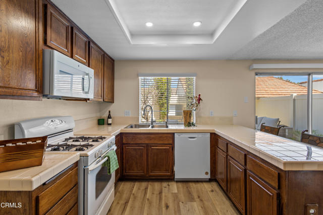 Detail Gallery Image 12 of 42 For 272 Green Moor Pl, Thousand Oaks,  CA 91361 - 3 Beds | 2/1 Baths