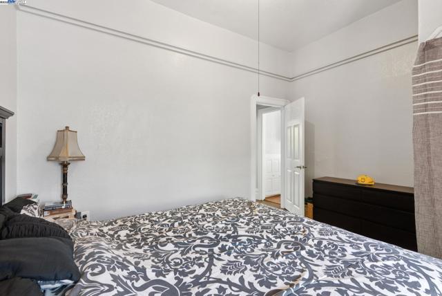 1706 Fairview St, Berkeley CA: https://media.crmls.org/mediaz/12eafe72-994c-486f-9a4e-1a79a9b4b596.jpg