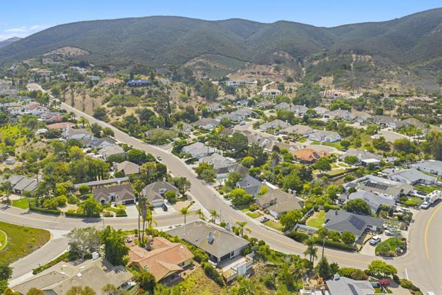 1176 LA SOMBRA Drive, San Marcos CA: https://media.crmls.org/mediaz/12eb7b23-f4c3-4166-b0f5-a0fde555a23d.jpg