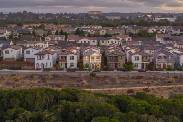 2975 Denali Drive, Marina CA: https://media.crmls.org/mediaz/12eb850a-fc2e-4381-8ec2-e295c79d874f.jpg