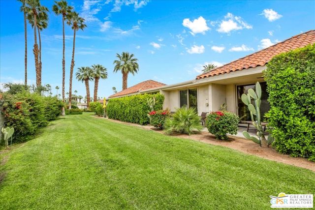 733 N Via Acapulco, Palm Springs CA: https://media.crmls.org/mediaz/12ec0219-976d-4d3a-a66b-544adece4e02.jpg