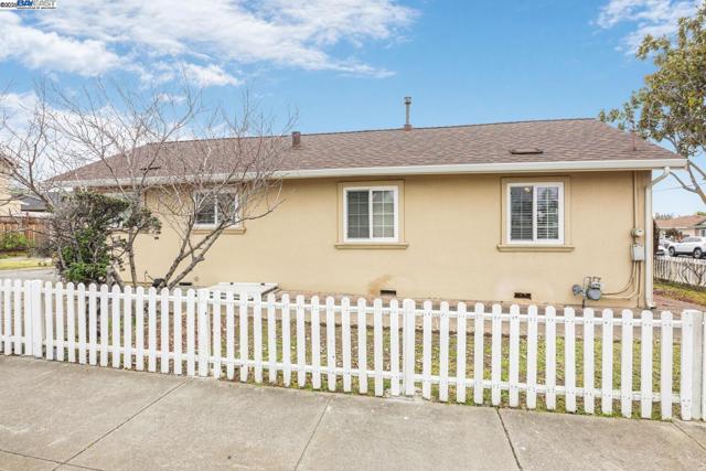 33408 4th Street, Union City CA: https://media.crmls.org/mediaz/12ec8154-3521-410d-9a02-99cf9776ca1e.jpg