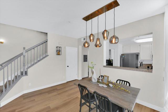 401 Baltic Circle,  CA: https://media.crmls.org/mediaz/12ed6e51-d40a-4308-9244-677a1697aab9.jpg