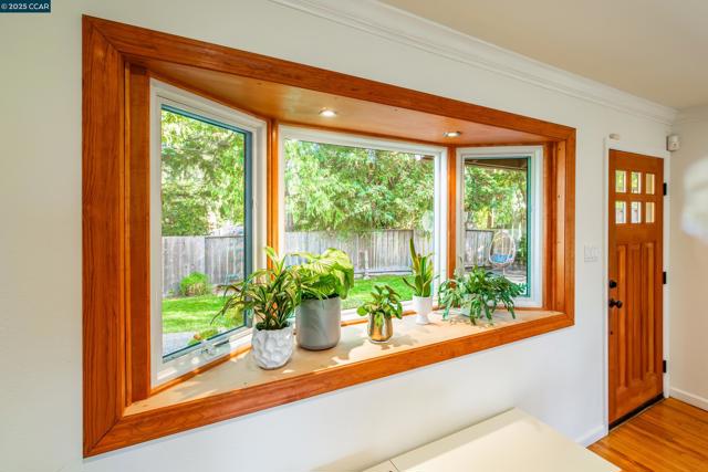 1085 Oak Hill Road #D, Lafayette CA: https://media.crmls.org/mediaz/12ee2c63-5e50-4bcf-89be-8d1f0c26b8d3.jpg