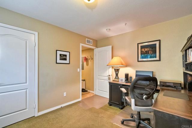 4031 Aidan Cir, Carlsbad CA: https://media.crmls.org/mediaz/12eeae07-5bb2-48d0-9db1-7b02635202a5.jpg