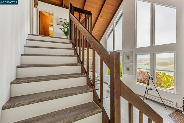 290 Olympian Way, Pacifica CA: https://media.crmls.org/mediaz/12eec817-11bf-4c80-bd5b-9b4a05f0265f.jpg