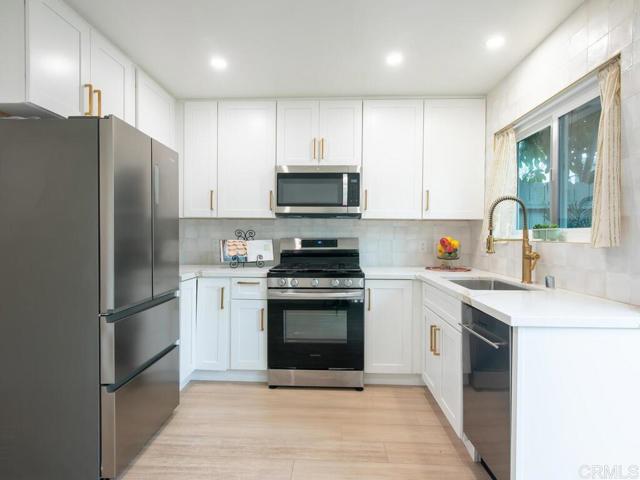 2525 Jefferson Street, Carlsbad CA: https://media.crmls.org/mediaz/12ef22cb-5ee3-4e22-bba8-82accc89b99e.jpg