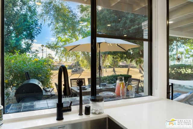 298 San Vicente Circle, Palm Desert CA: https://media.crmls.org/mediaz/12ef7029-9ca2-41a6-b571-40de100c146f.jpg