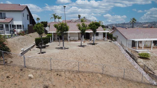 2552 Wind River Rd, El Cajon CA: https://media.crmls.org/mediaz/12eff655-edad-431a-a1fa-71594217f8c5.jpg