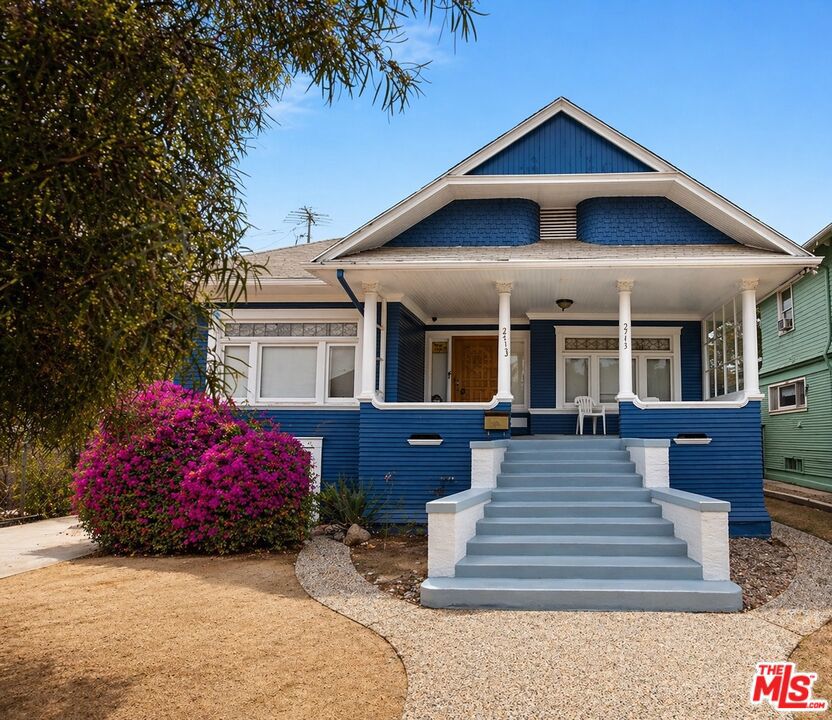 2713 S La Salle Avenue