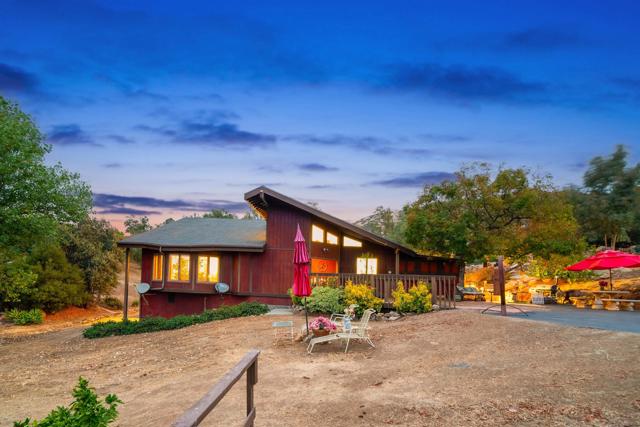 2410 Mount Elena Way, Jamul CA: https://media.crmls.org/mediaz/12f0a088-e272-4ac2-b323-39821fc5cd7a.jpg