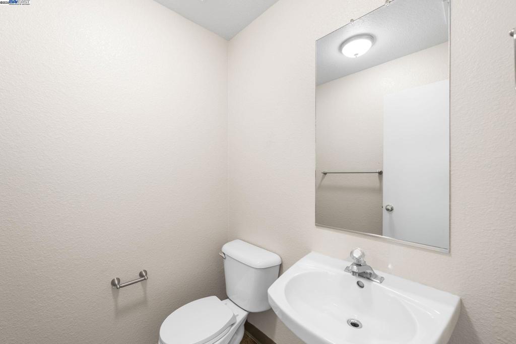 https://media.crmls.org/mediaz/12f1c1da-9315-42d6-a16d-2bc20d4212d9.jpg?preset=X-Large